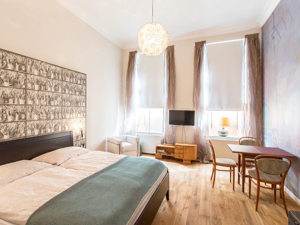 Designappartement Vienna Paintings Viena Quarto foto
